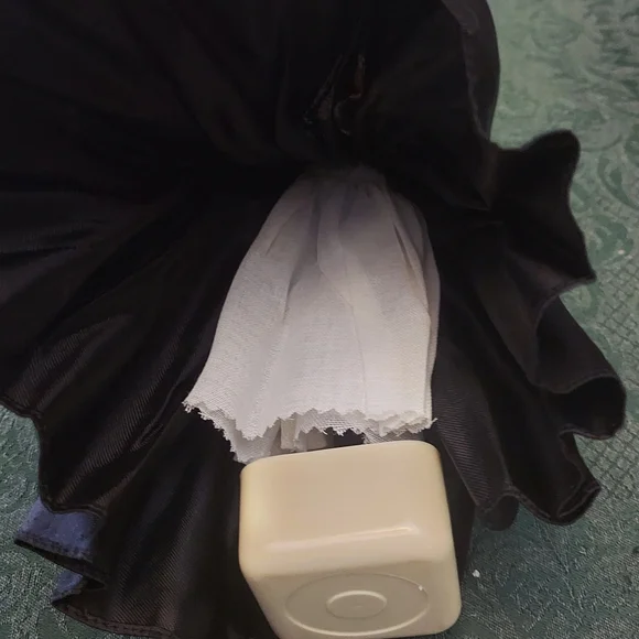 Vintage Genuine Nun Doll 9" with music box Box. Tune is Ave Maria. - Picture 4 of 6